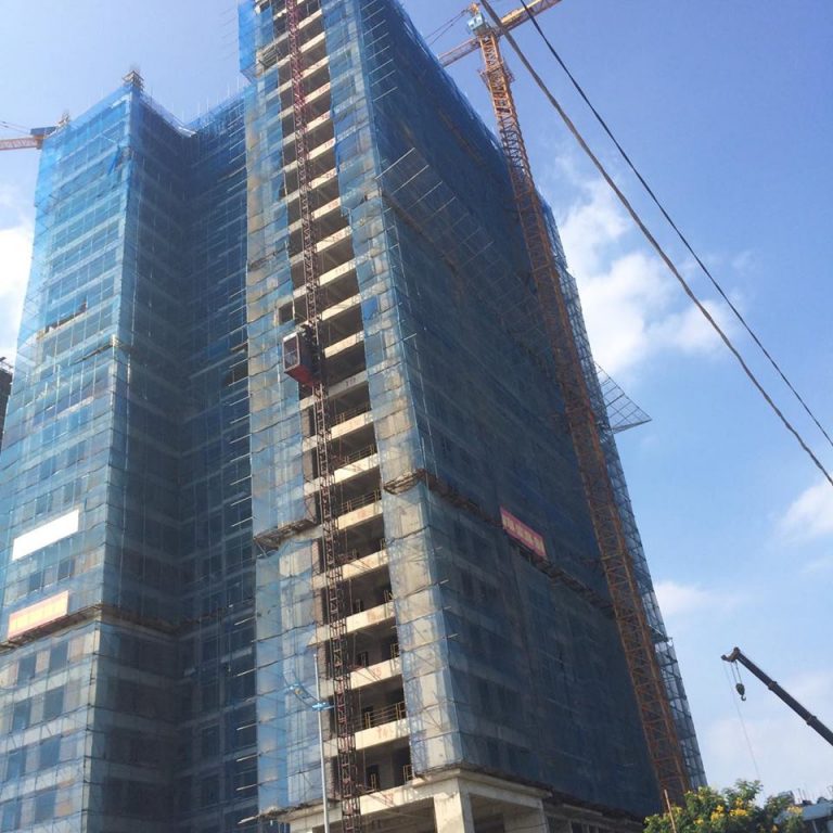 Tòa A đã xây đến tầng 27 chuẩn bị cất nóc, tòa B và tòa C đang thi công đến tầng 25 và sẽ được cất nóc trong tháng 8.