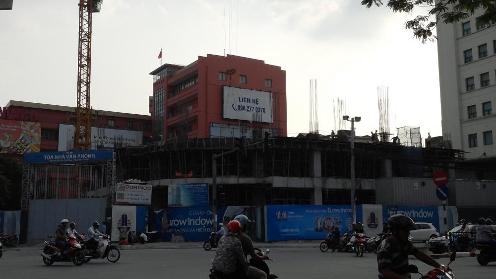 Đang thi công mặt sàn tầng 3