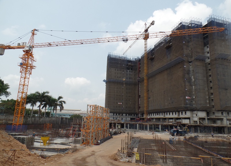 Thi công cốt thép dầm sàn tầng 01 block 2