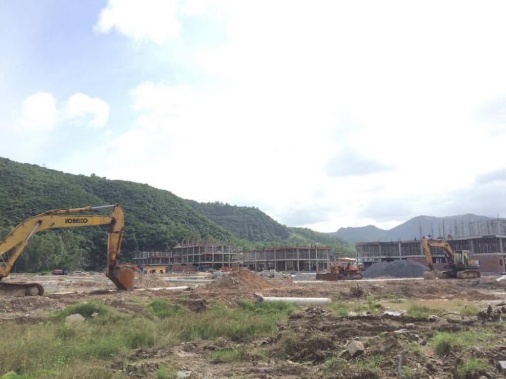 Dự án đang xây lên tầng 3 của 48 căn nhà mẫu mặt tiền đường số 3 (rộng 35m)