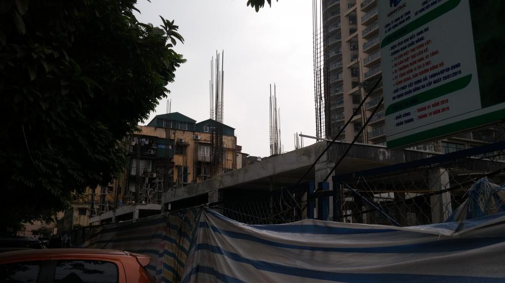 Khối thấp tầng đang thi công tới mặt sàn tầng 2, khối cao tầng đến sàn tầng 1