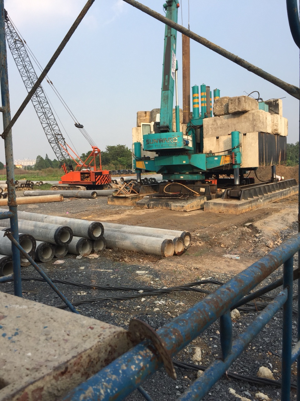 Dự án đang thi công khoan phần móng của các tòa nhà