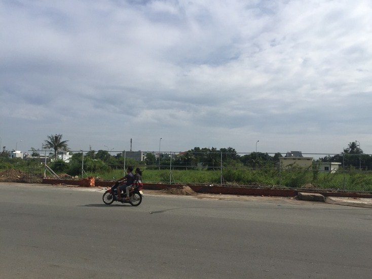 Dự án đang xây tường bao bên ngoài