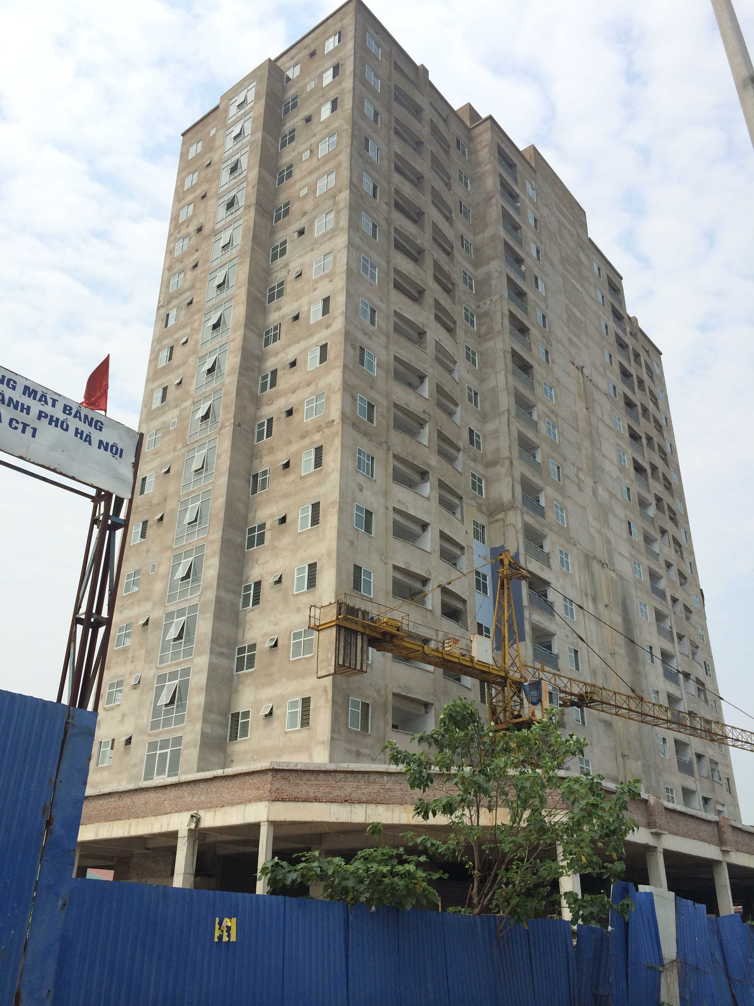 Dự án đã cất nóc và lắp cửa kính