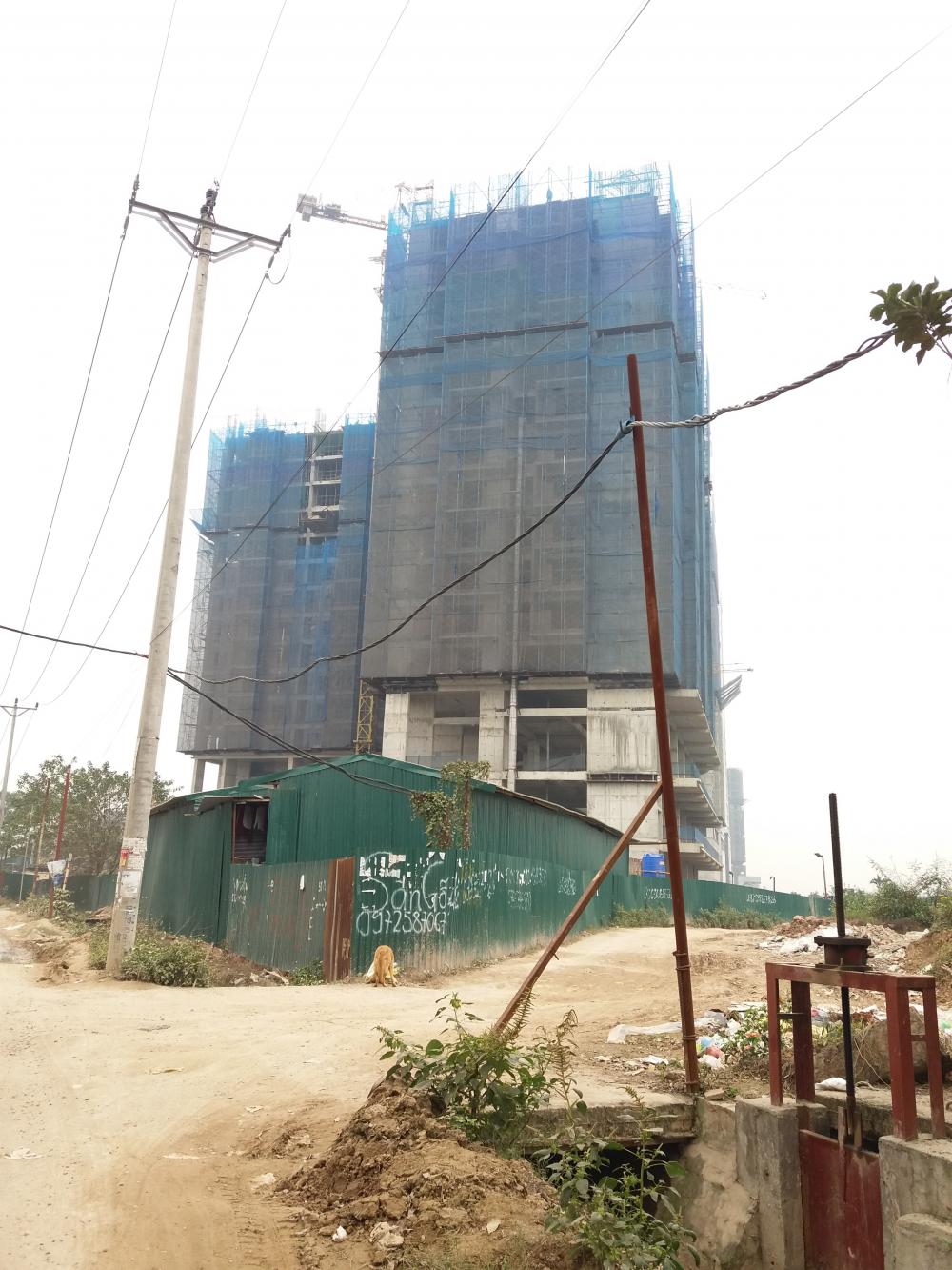 Tòa đã hoàn thiện, tòa đang sơn, tòa thi công mặt sàn tầng 16, tòa thi công mặt sàn tầng 24