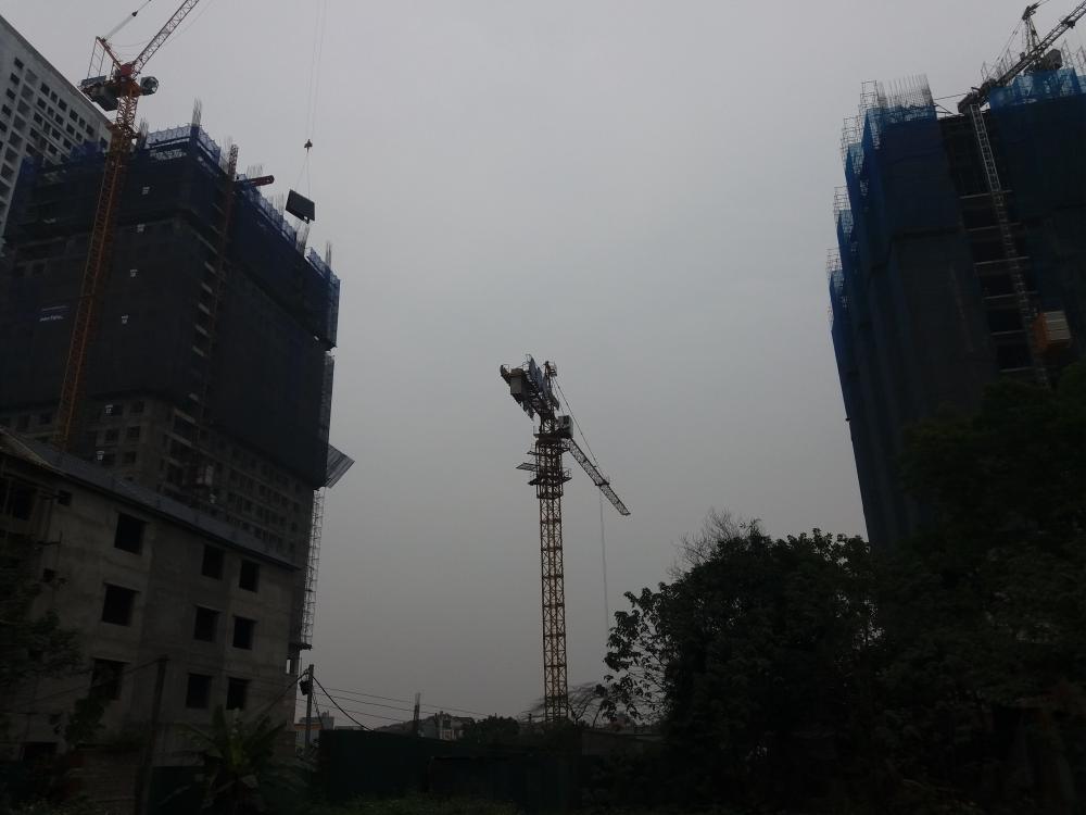 Tòa đã hoàn thiện, tòa đang sơn, tòa thi công mặt sàn tầng 16, tòa thi công mặt sàn tầng 24