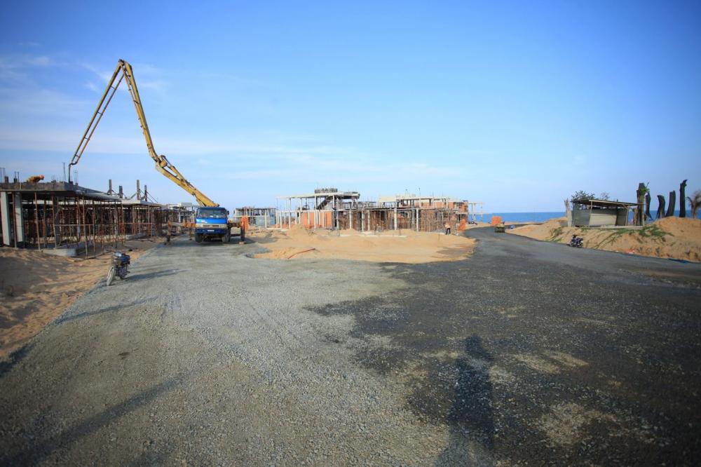 Đường trong dự án đã được trải nhựa