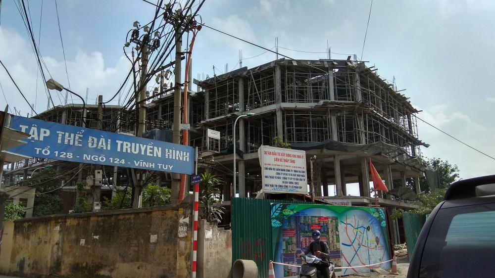 Các khối liền kề đang thi công tới mặt sàn tầng 5