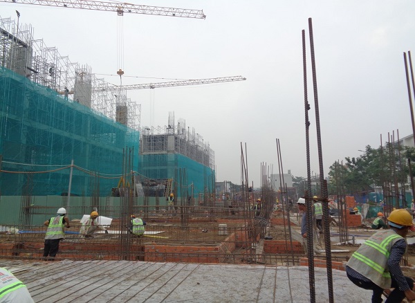 Thi công dầm, móng tầng 1 lô A-B.