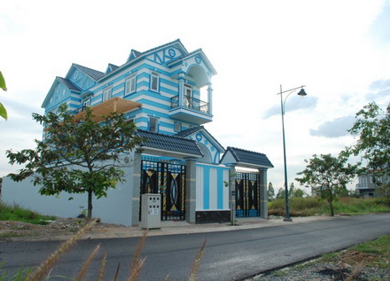 Những ngôi nhà đang được xây dựng tại dự án