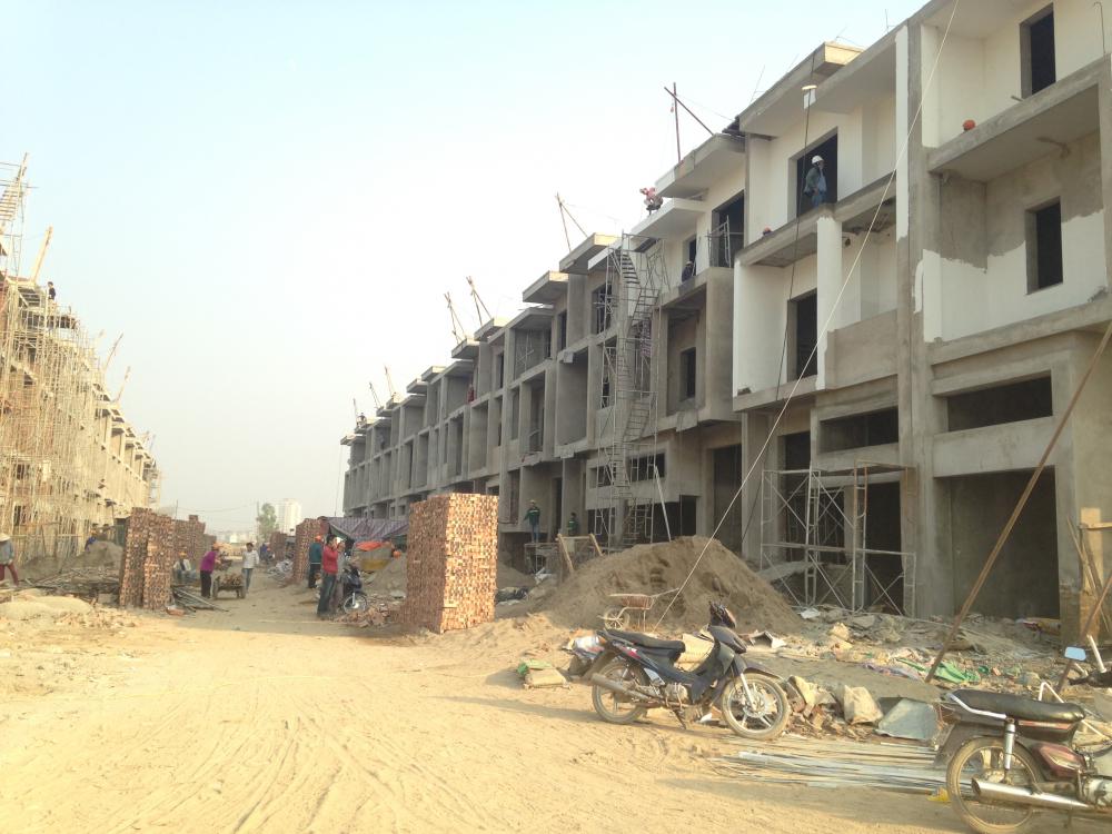 Khu nhà biệt thư lô K một số nhà xong thô, một số nhà tiếp tục thi công