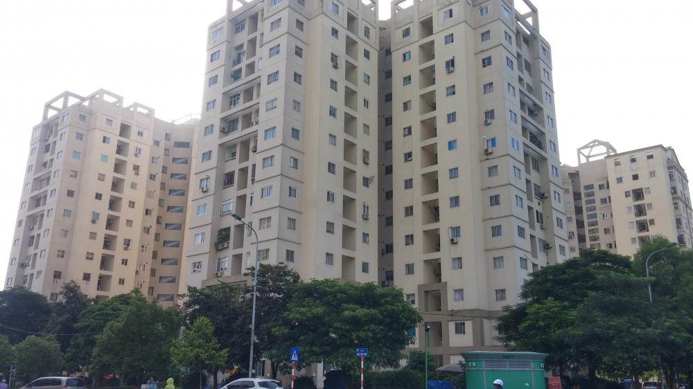 Một số tòa đã hoàn thiện và có người ở, một số mảnh đang làm bãi đỗ xe