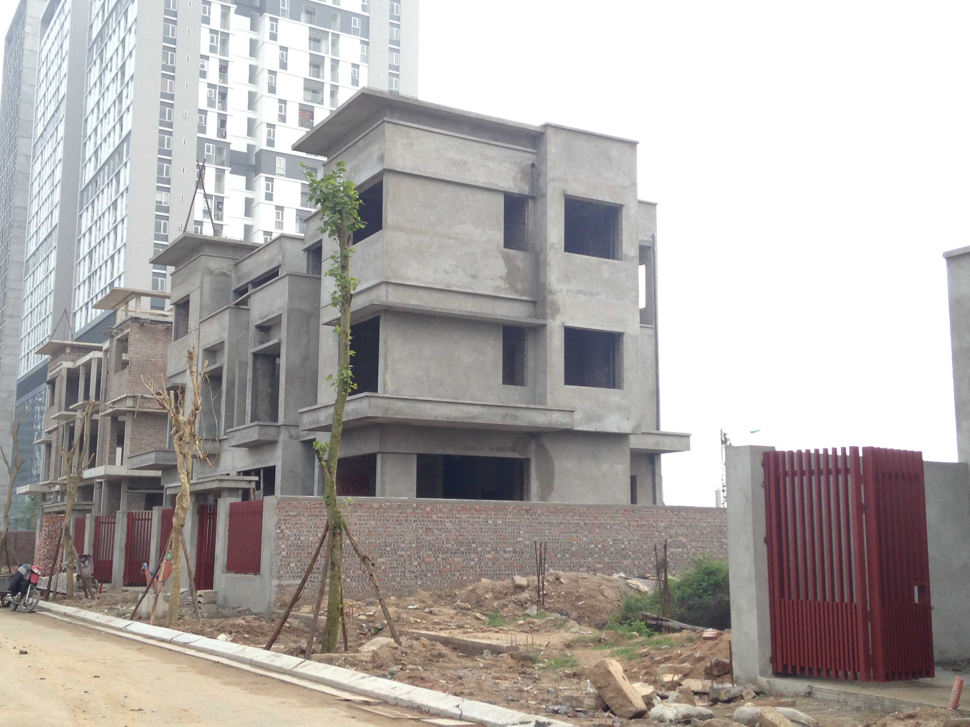 Khu BT5 căn xong thô, căn đang xây và một số lô đất chưa xây dựng