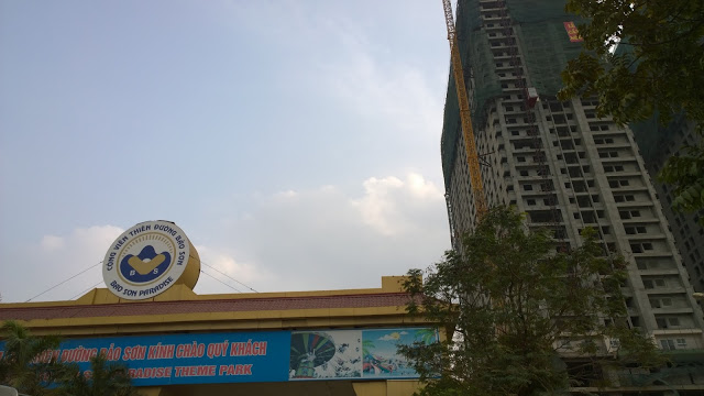 Gemek Tower hiện đã cất nóc xong, công trường thi công luôn tấp nập