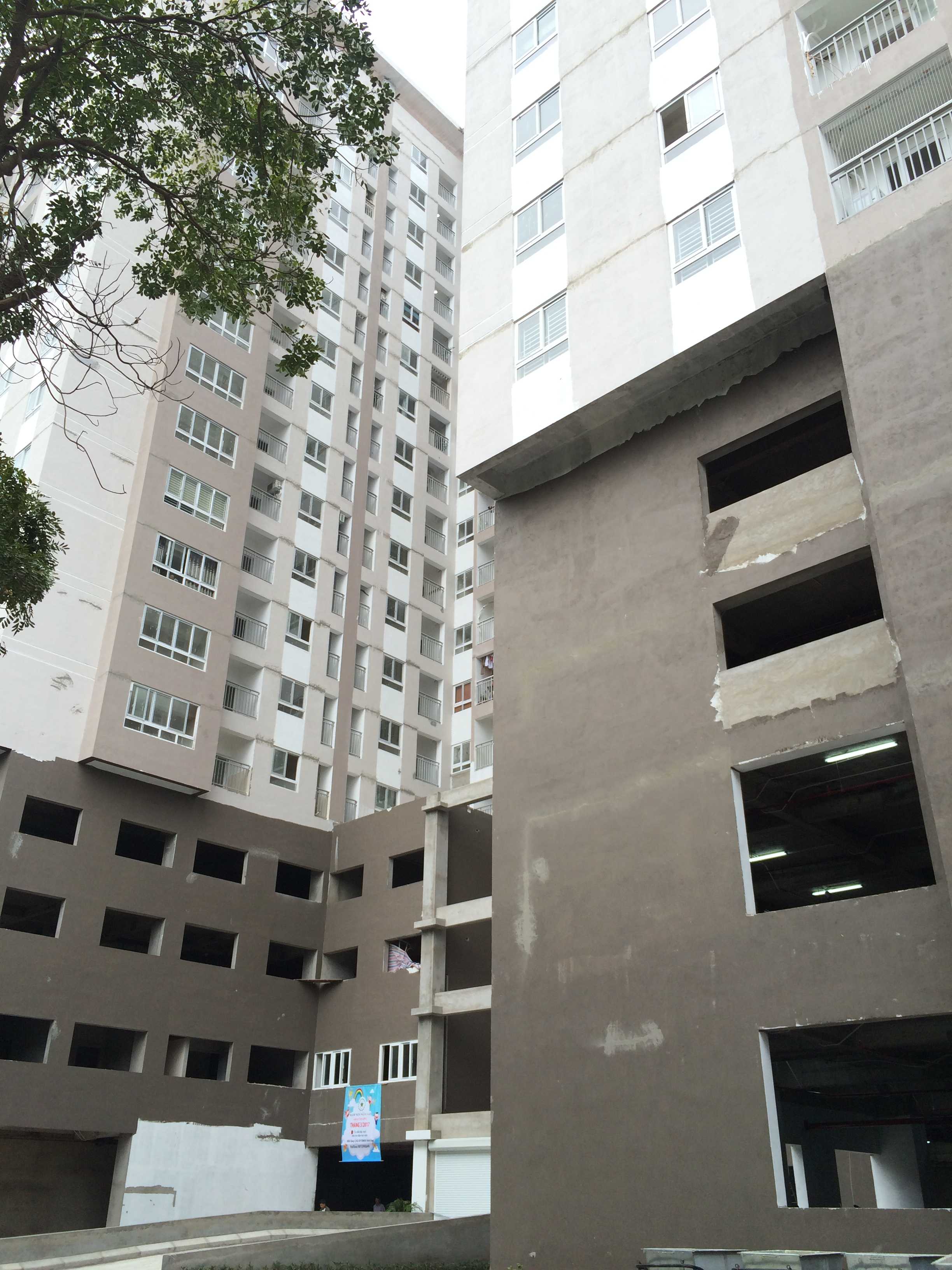 Dự án đã hoàn thành, lắp xong cửa kính và sơn gần hoàn thiện