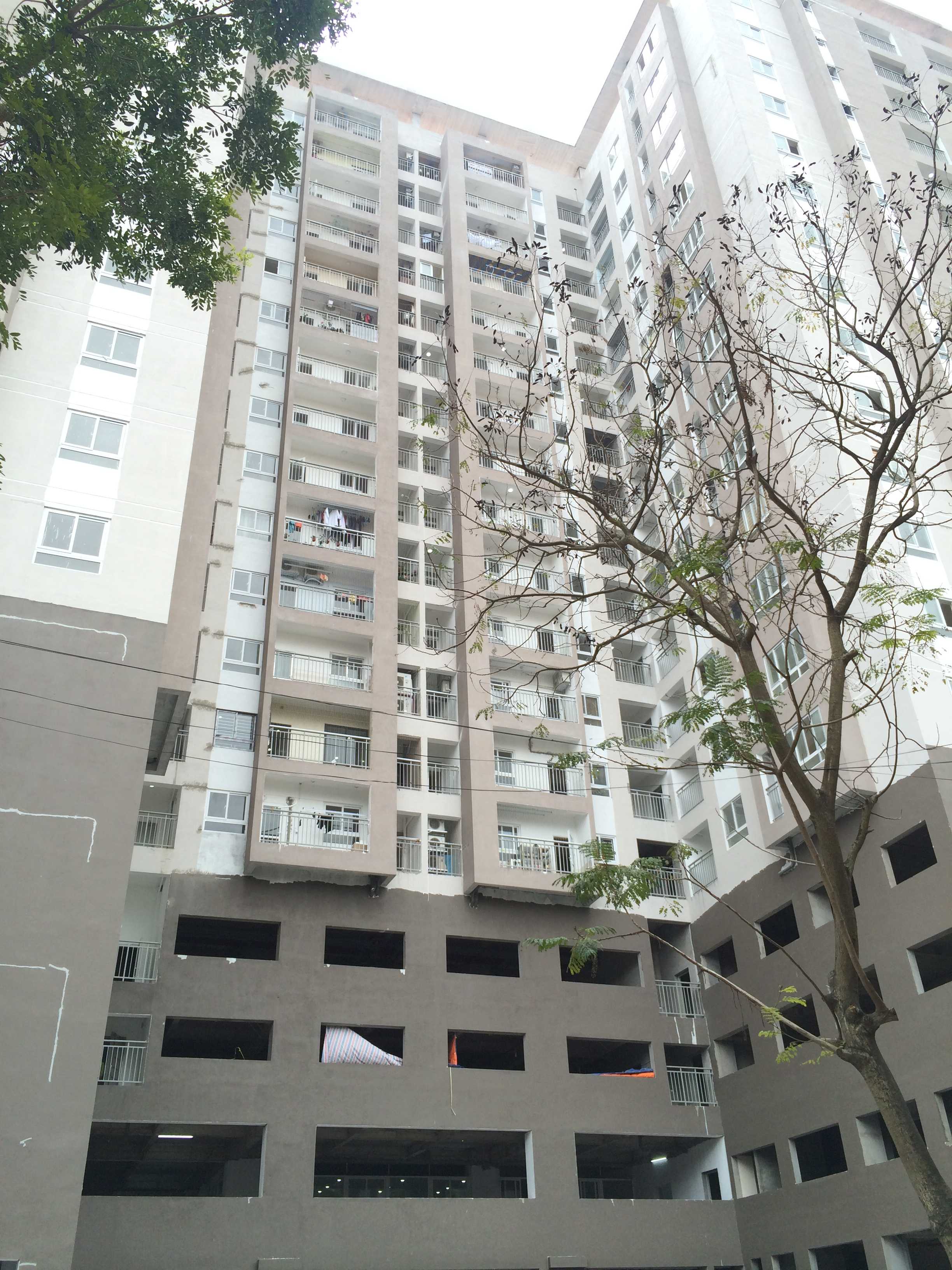 Dự án đã hoàn thành, lắp xong cửa kính và sơn gần hoàn thiện