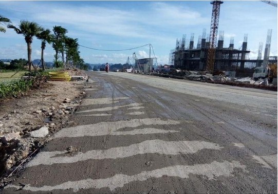 Đường tuyến 2 đang thi công đường, tường kè, thoát nước 90%