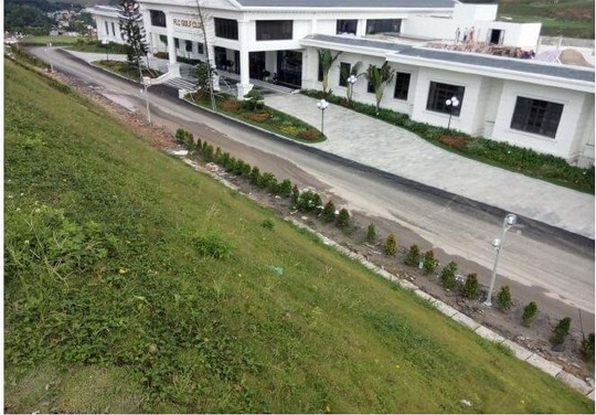 Đường tuyến 3 thi công nền đường, tường kè, thoát nước 100%