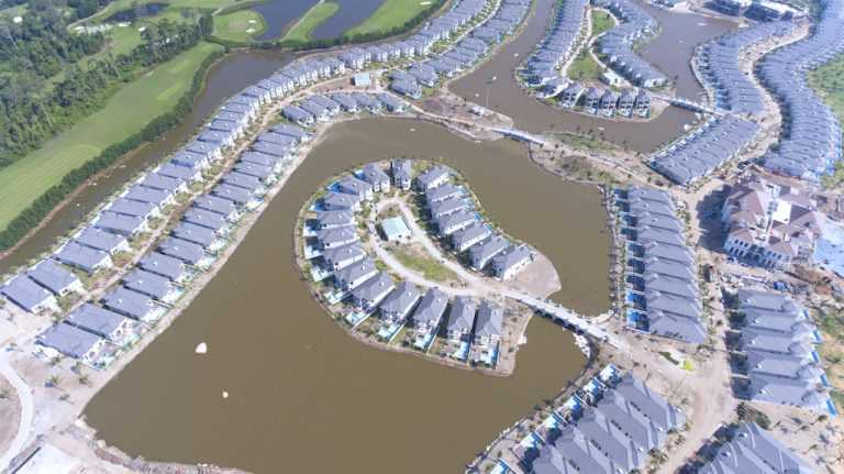 Dãy biệt thự đơn lập thứ 2, dãy ốc đảo, biệt thự song lập và biệt thự sát sân golf hiện đã hoàn thiện nội thất và đang tiến hành vệ sinh ti