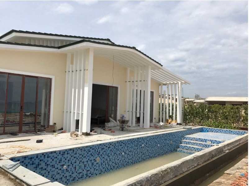 Các căn biệt thự đang được hoàn thiện