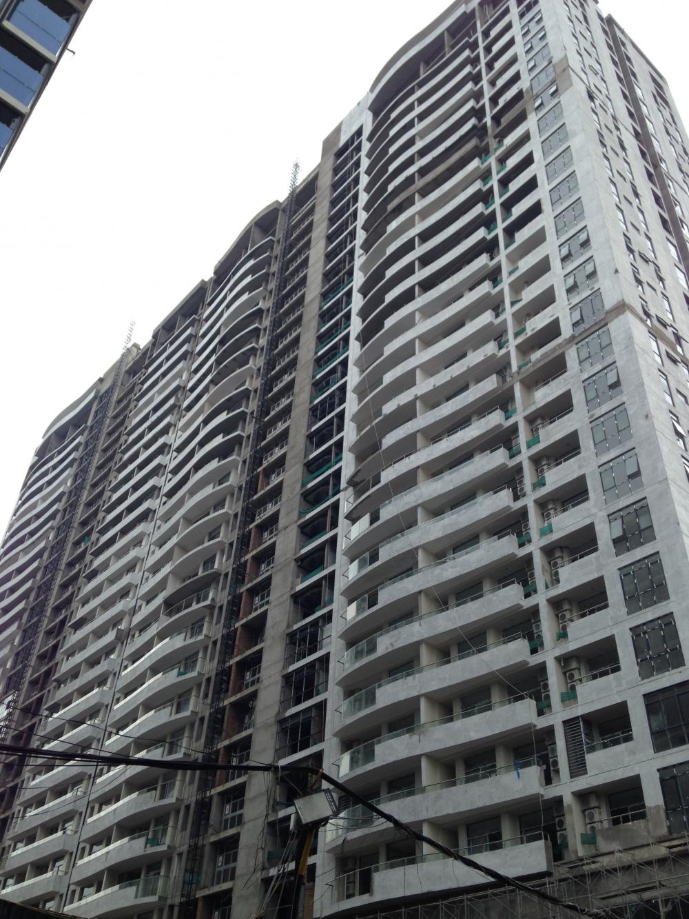 Dự án đang hoàn thiện lắp đặt kính và sơn bên ngoài