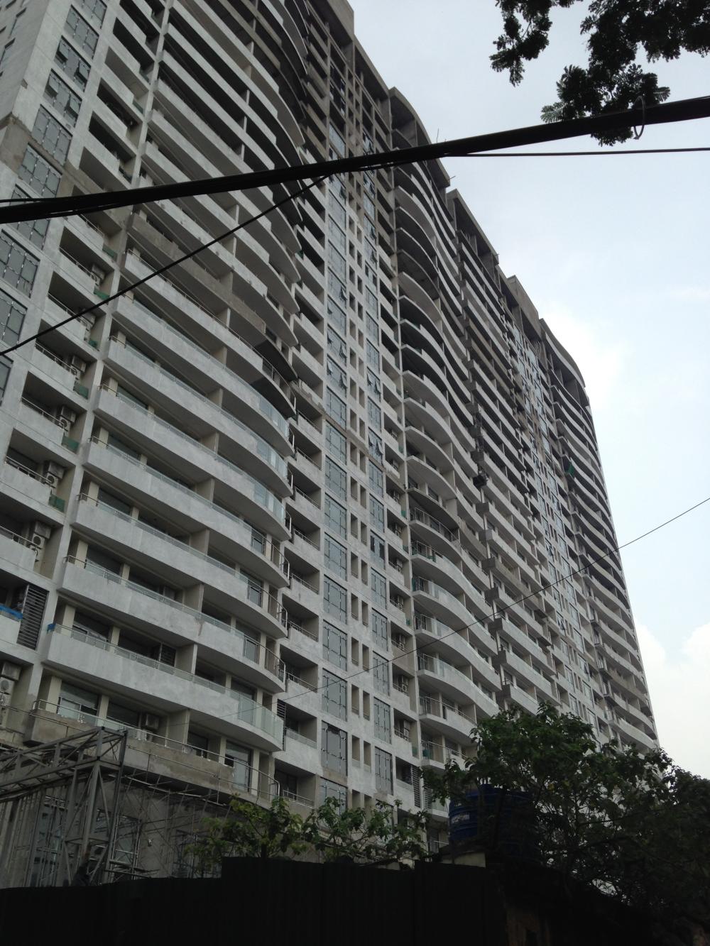 Dự án đang hoàn thiện lắp đặt kính và sơn bên ngoài