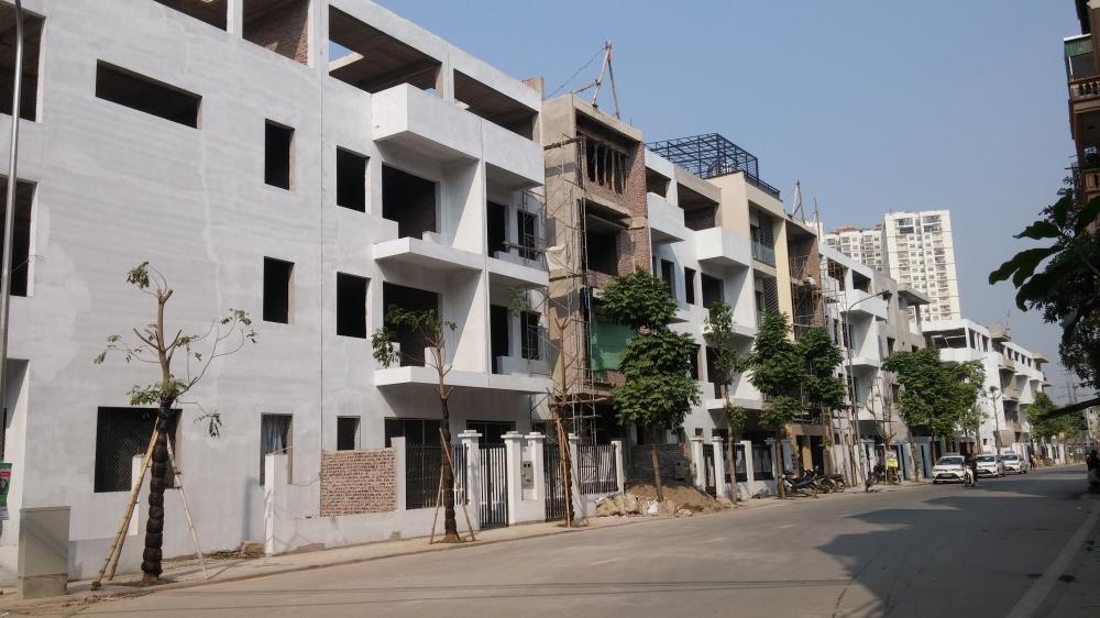 Dự án đang tiếp tục hoàn thiện thô một số nhà liền kề
