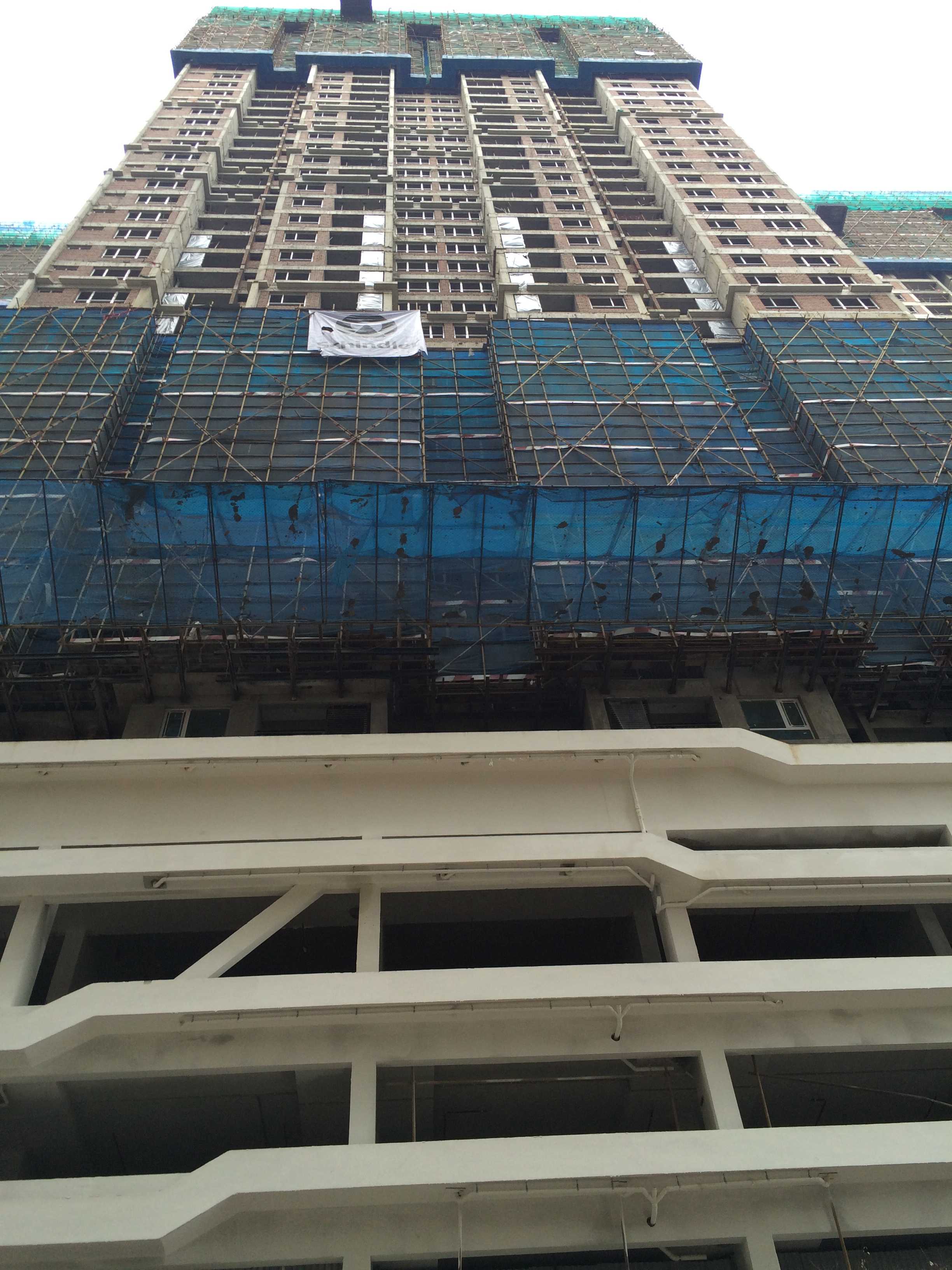 Các tòa đang tiếp tục hoàn thiện tầng 40, 41, 42 để chuẩn bị cất nóc