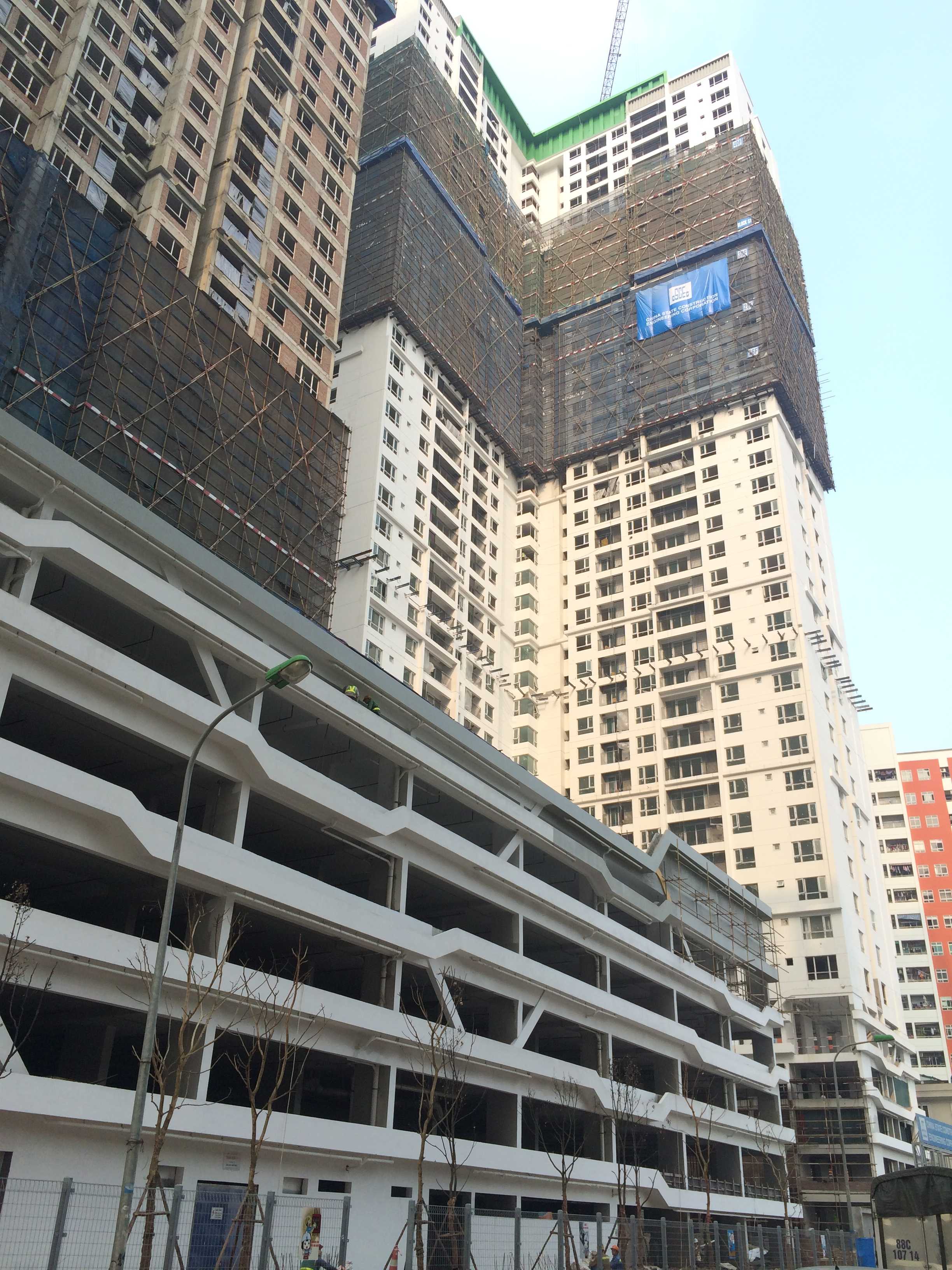 Dự án đã cất nóc, đang sơn và lắp được cửa kính