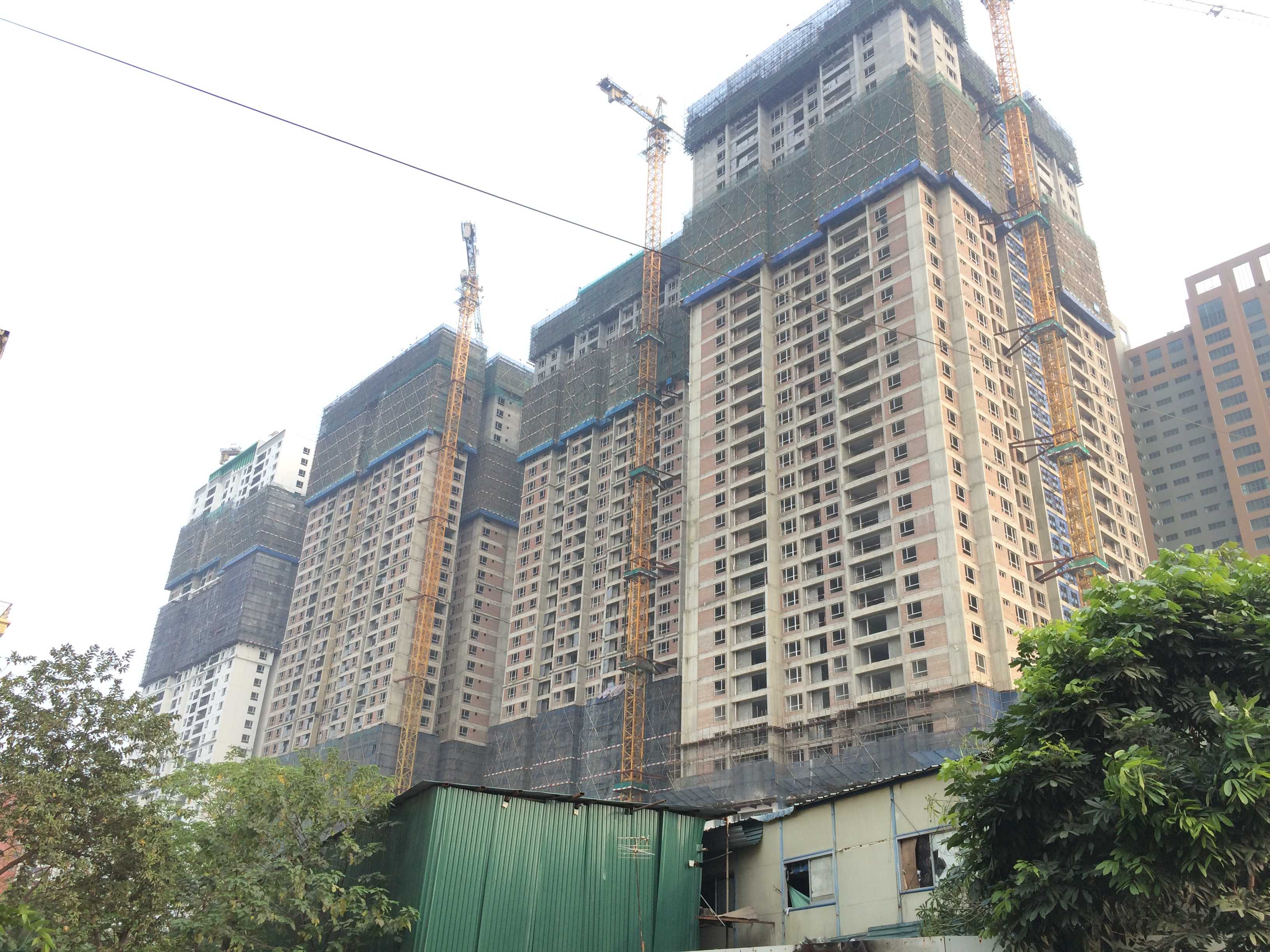 Dự án đã cất nóc, đang sơn và lắp được cửa kính