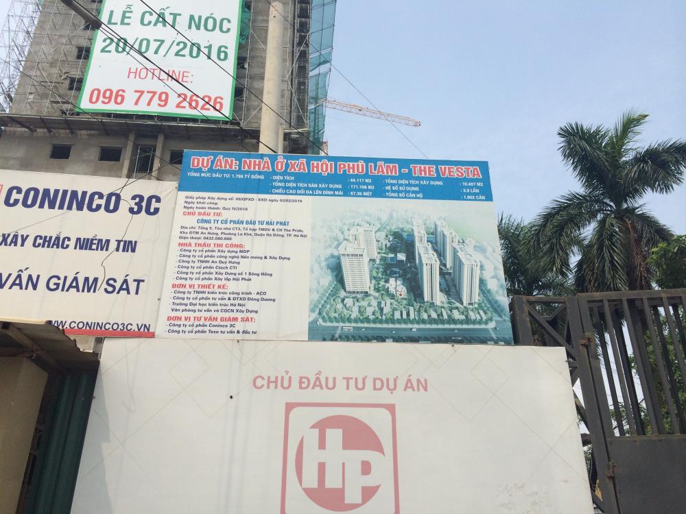 Hai tòa mặt ngoài đường Phú Lương đã cất nóc, các tòa còn lại đang xây những tầng đầu tiên