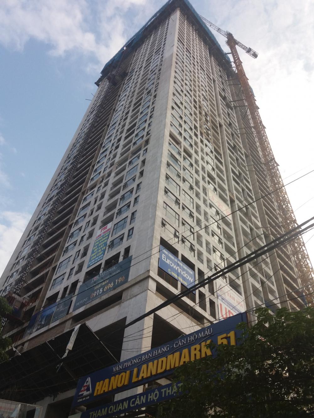 Dự án đang sơn và lắp đặt cửa kính