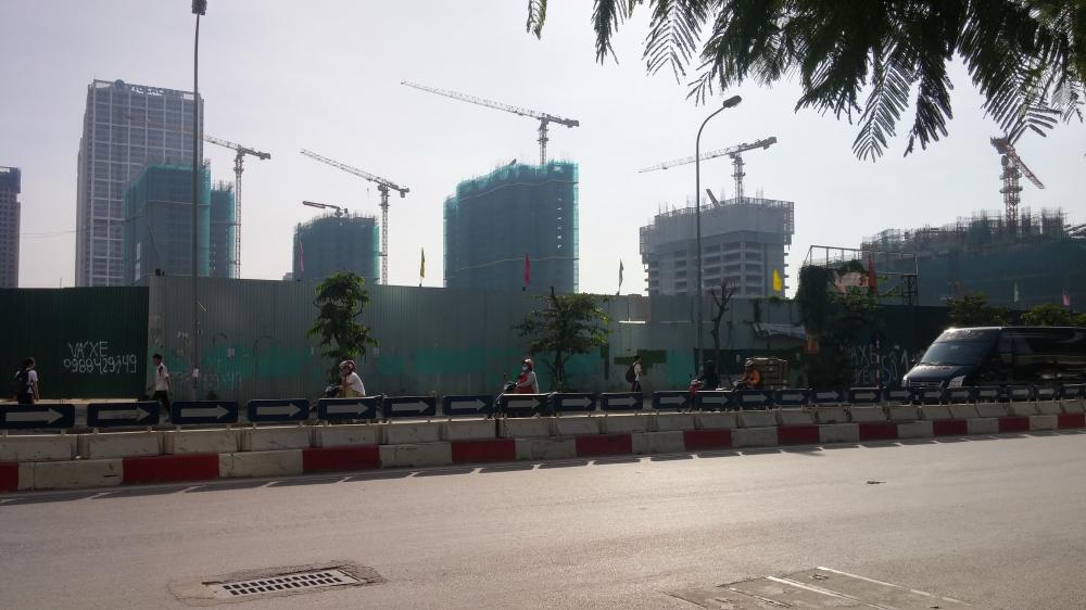 1 tòa đang xây tầng 6, 1 tòa đang xây tầng 17, 1 tòa đang xây tầng 21