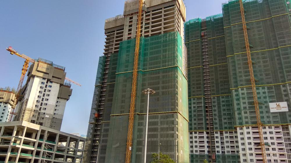 1 khối 2 tháp đang xây tầng 18, các khối khác đã cất nóc
