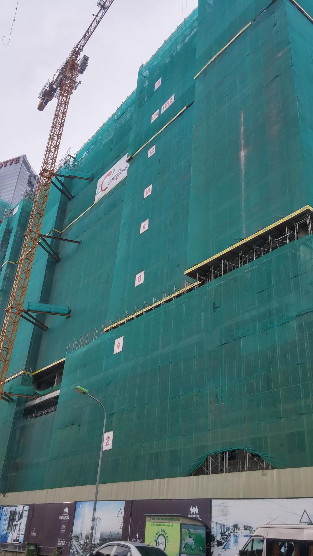 1 khối đang thi công tới mặt sàn tầng 22, 1 khối thi công đến tầng 17