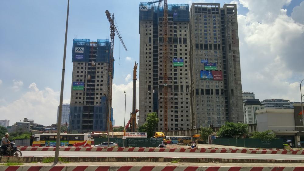 1 tòa cất nóc, 1 tòa xây đến mặt sàn tầng 29, 1 tòa xây đến mặt sàn tầng 18