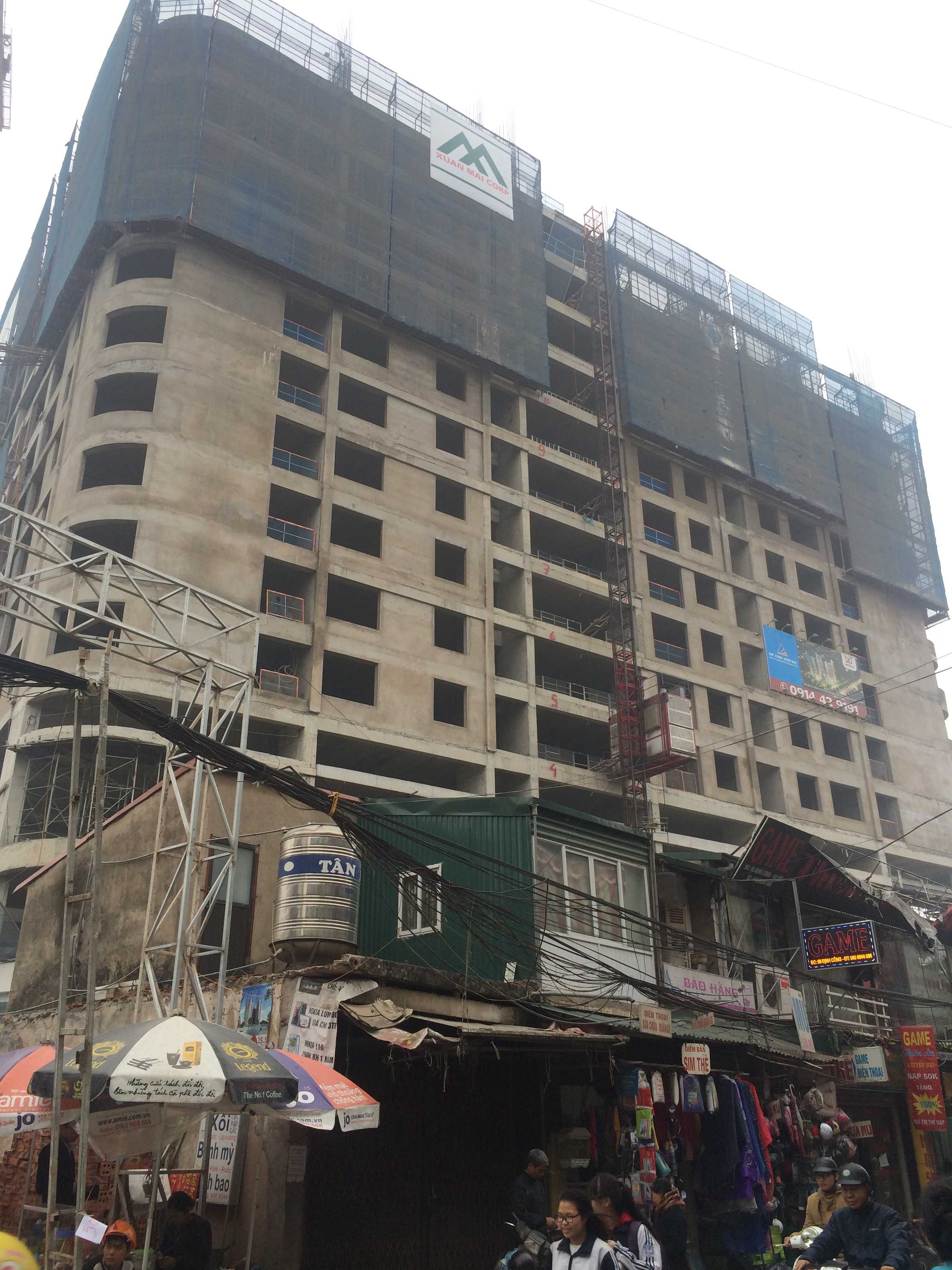 Một tòa xây dựng đến mặt sàn tầng 15, một tòa đang làm móng