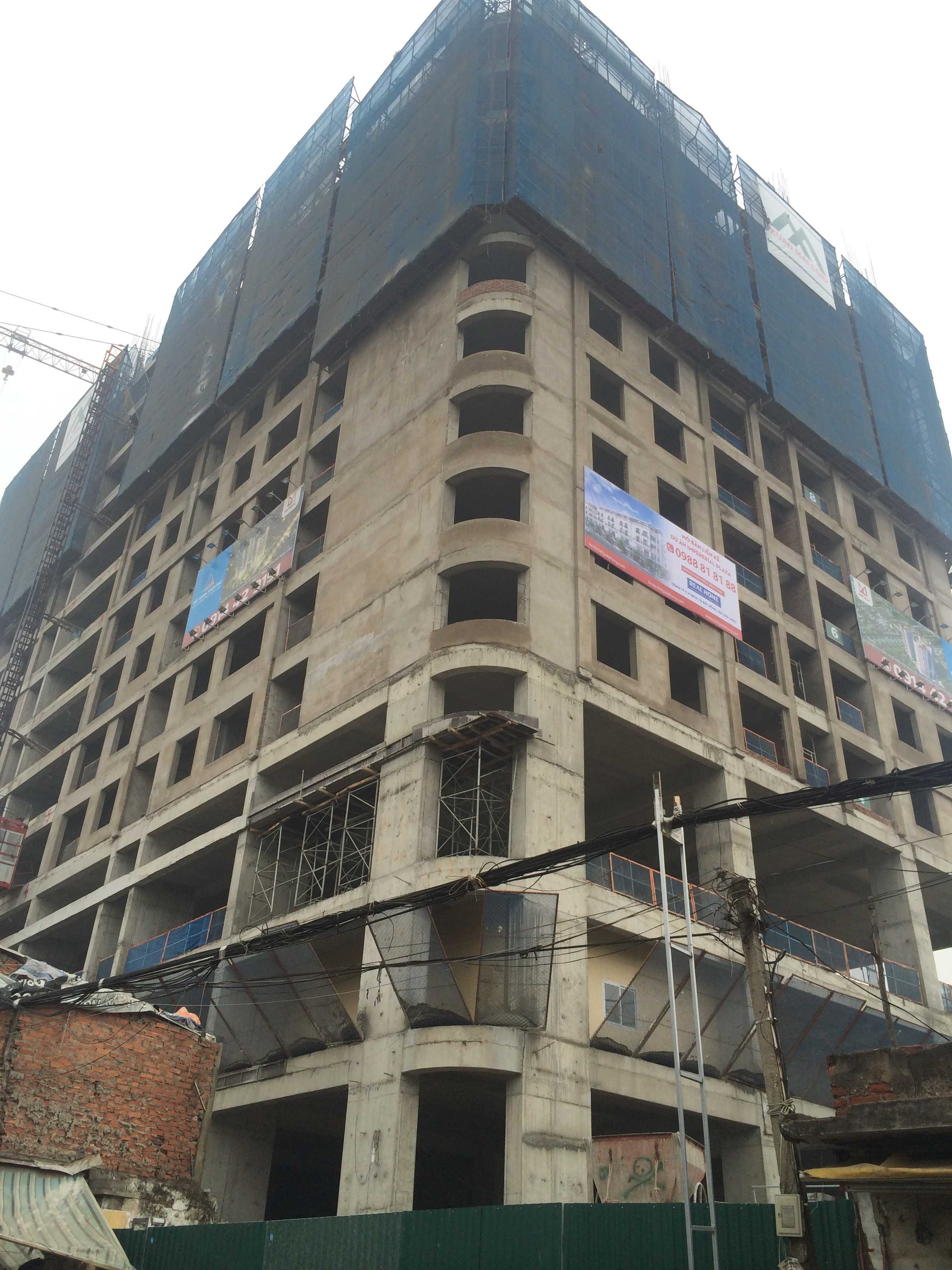 Một tòa xây dựng đến mặt sàn tầng 15, một tòa đang làm móng