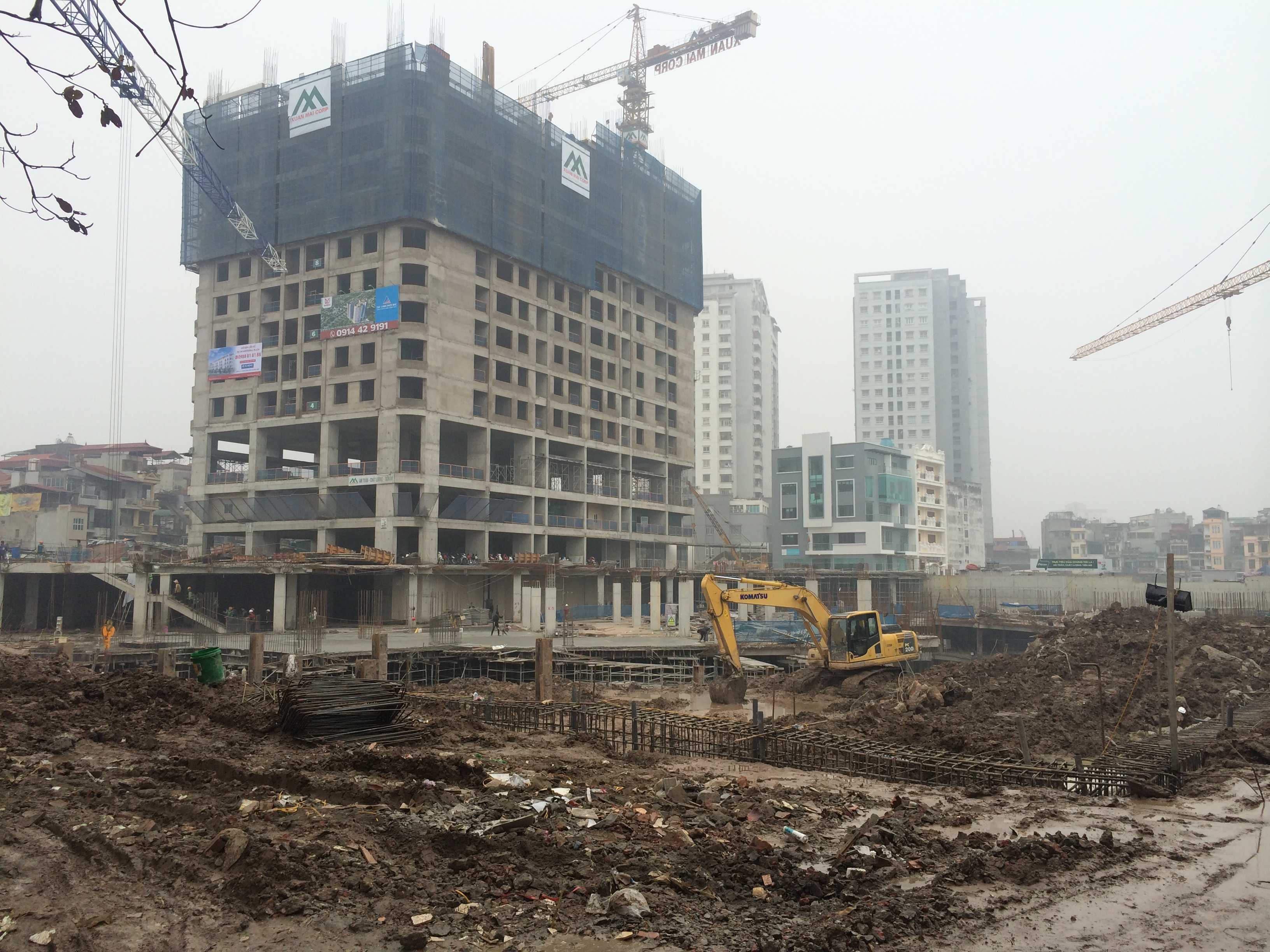 Một tòa xây dựng đến mặt sàn tầng 15, một tòa đang làm móng