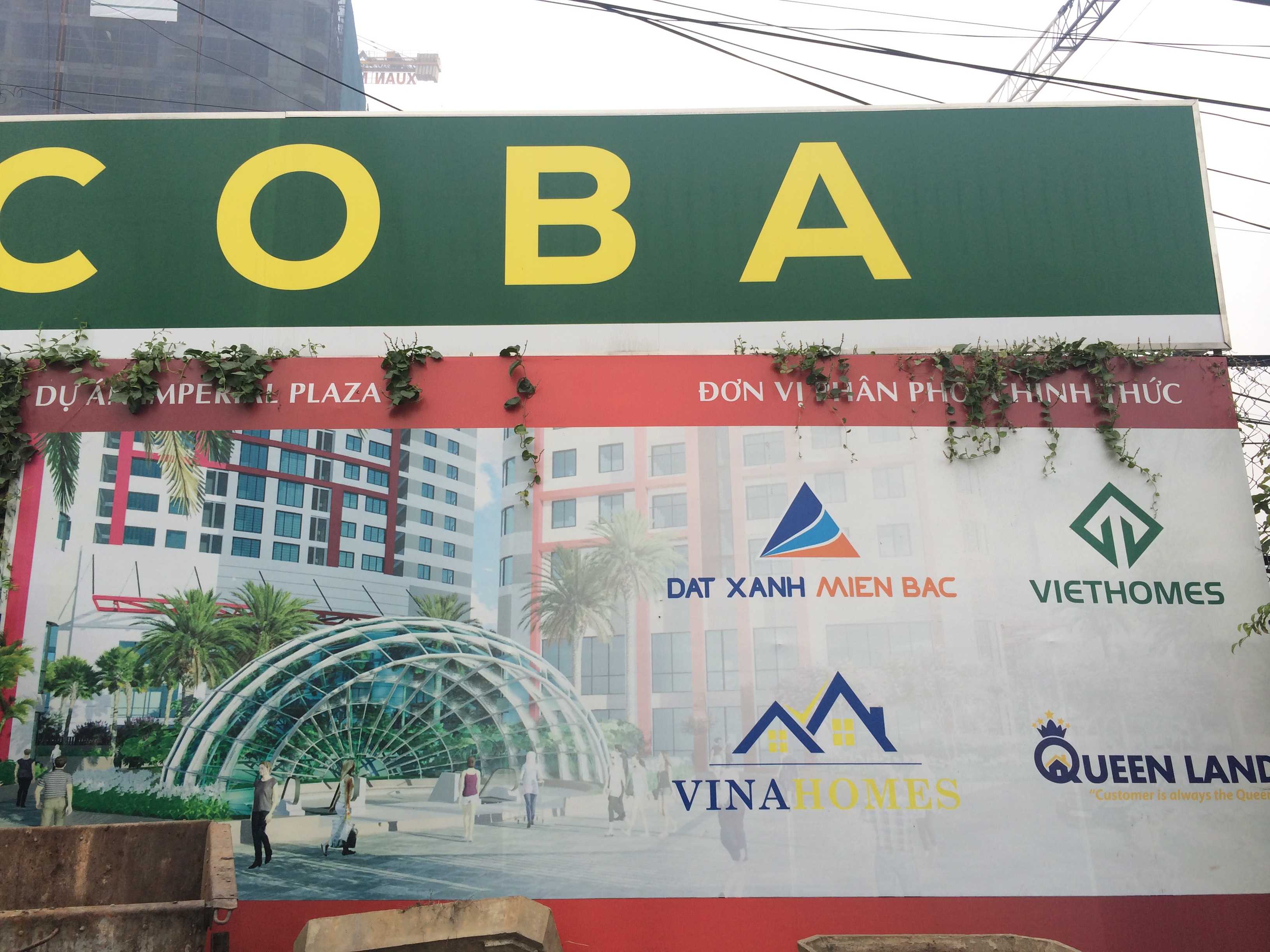 Một tòa xây dựng đến mặt sàn tầng 15, một tòa đang làm móng