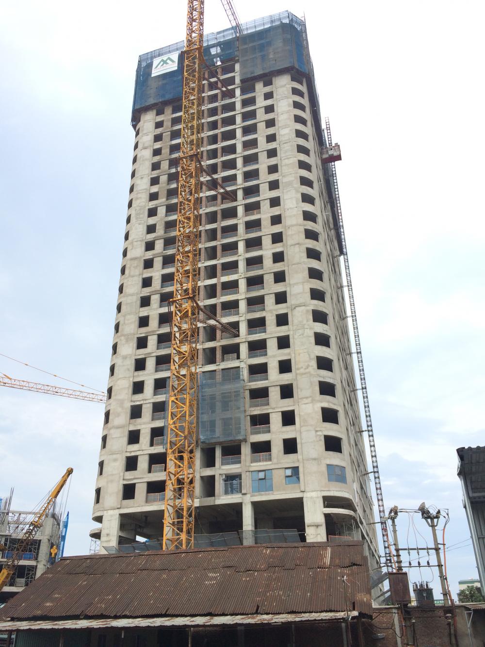 Một tòa đang thi công tới mặt sàn tầng 28, một tòa thi công mặt sàn tầng 5