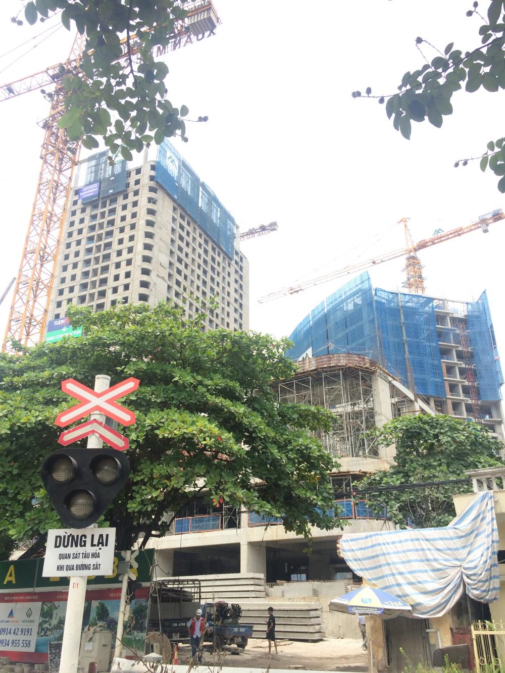 1 tòa đã cất nóc, 1 tòa xây đến tầng 15, 1 tòa sàn xây đến tầng 5