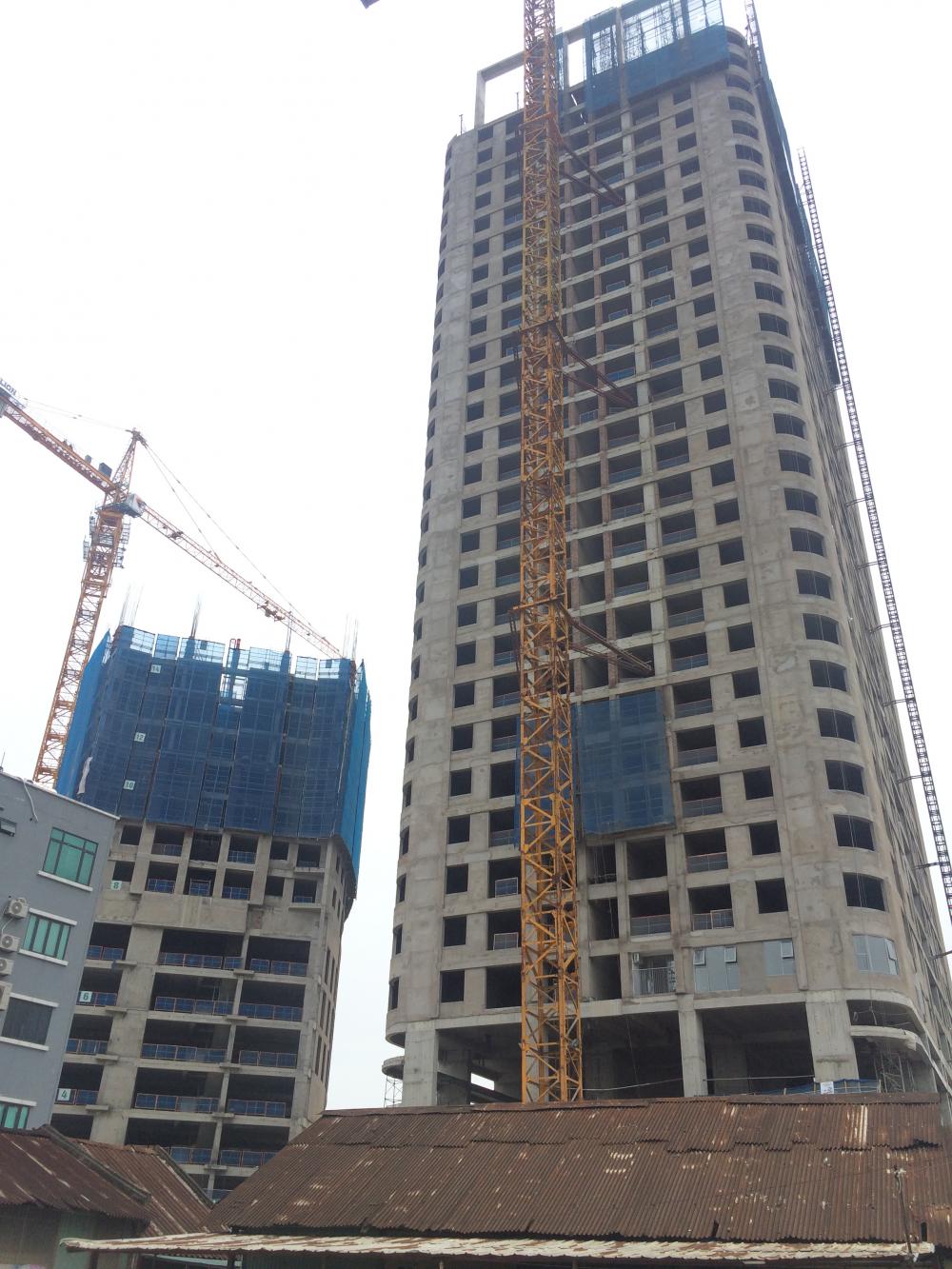 1 tòa đã cất nóc, 1 tòa xây đến tầng 15, 1 tòa sàn xây đến tầng 5