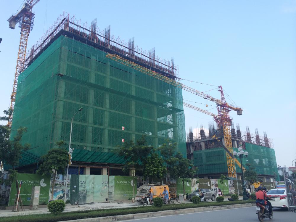 Hai tòa đang thi công tới tầng 5 và tầng 8