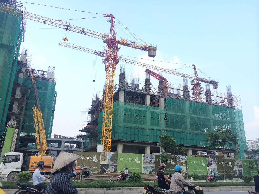 Hai tòa đang thi công tới tầng 5 và tầng 8