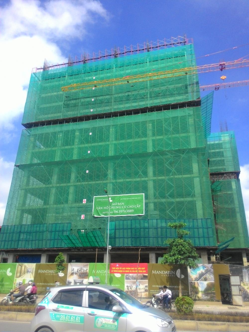 1 block đang thi công tới mặt sàn tầng 13, 1 block đang thi công mặt sàn tầng 7