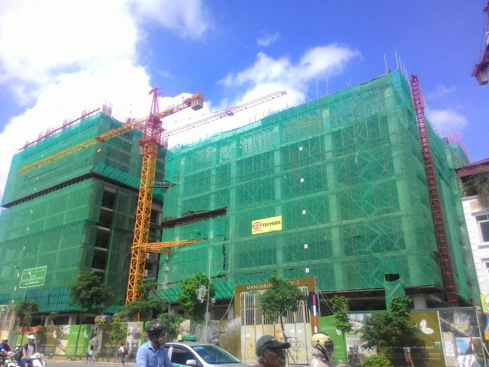 1 block đang thi công tới mặt sàn tầng 13, 1 block đang thi công mặt sàn tầng 7