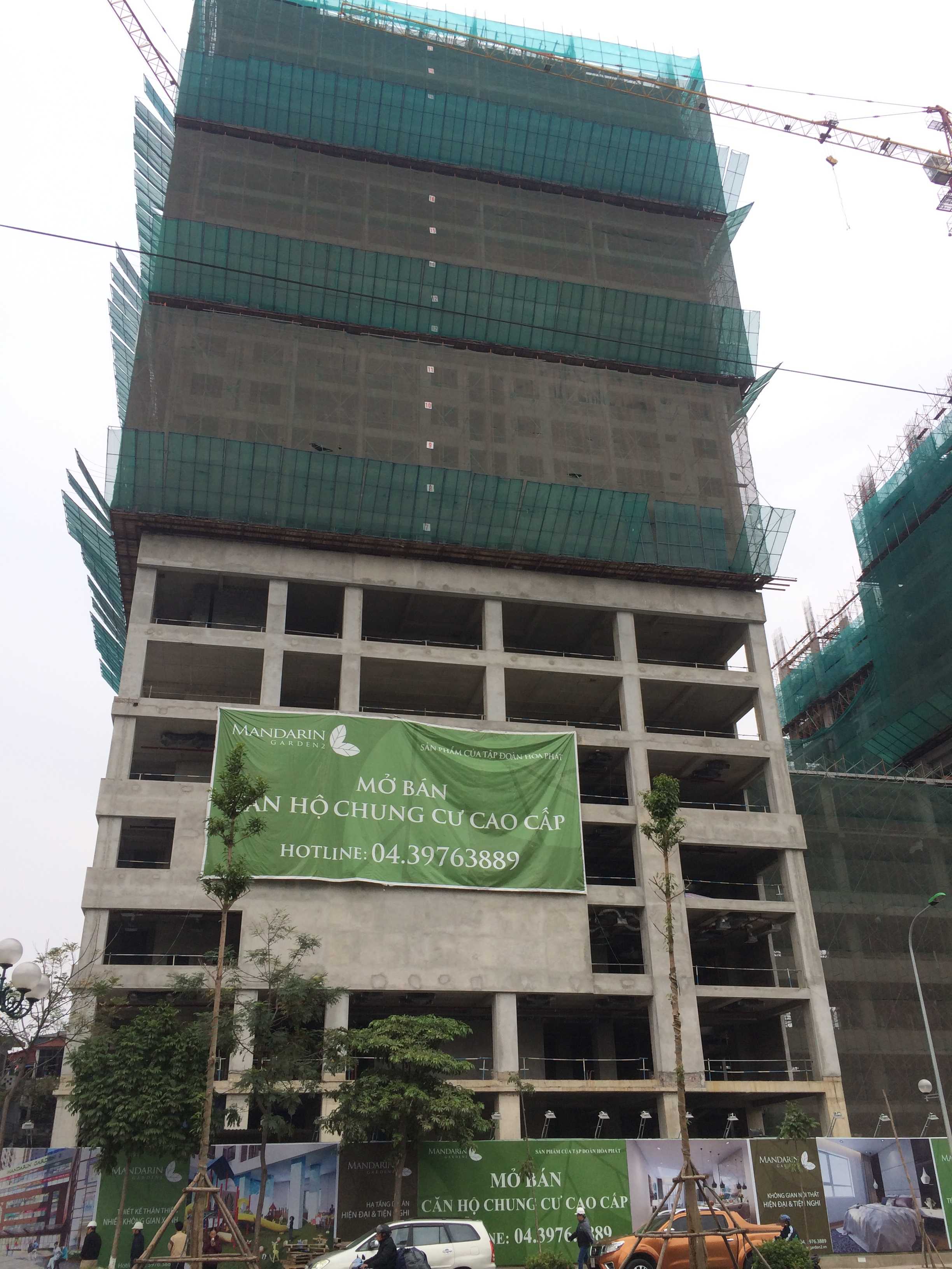 Một tòa xây tới mặt sàn tầng 15, tòa còn lại xây tới mặt sàn tầng 22