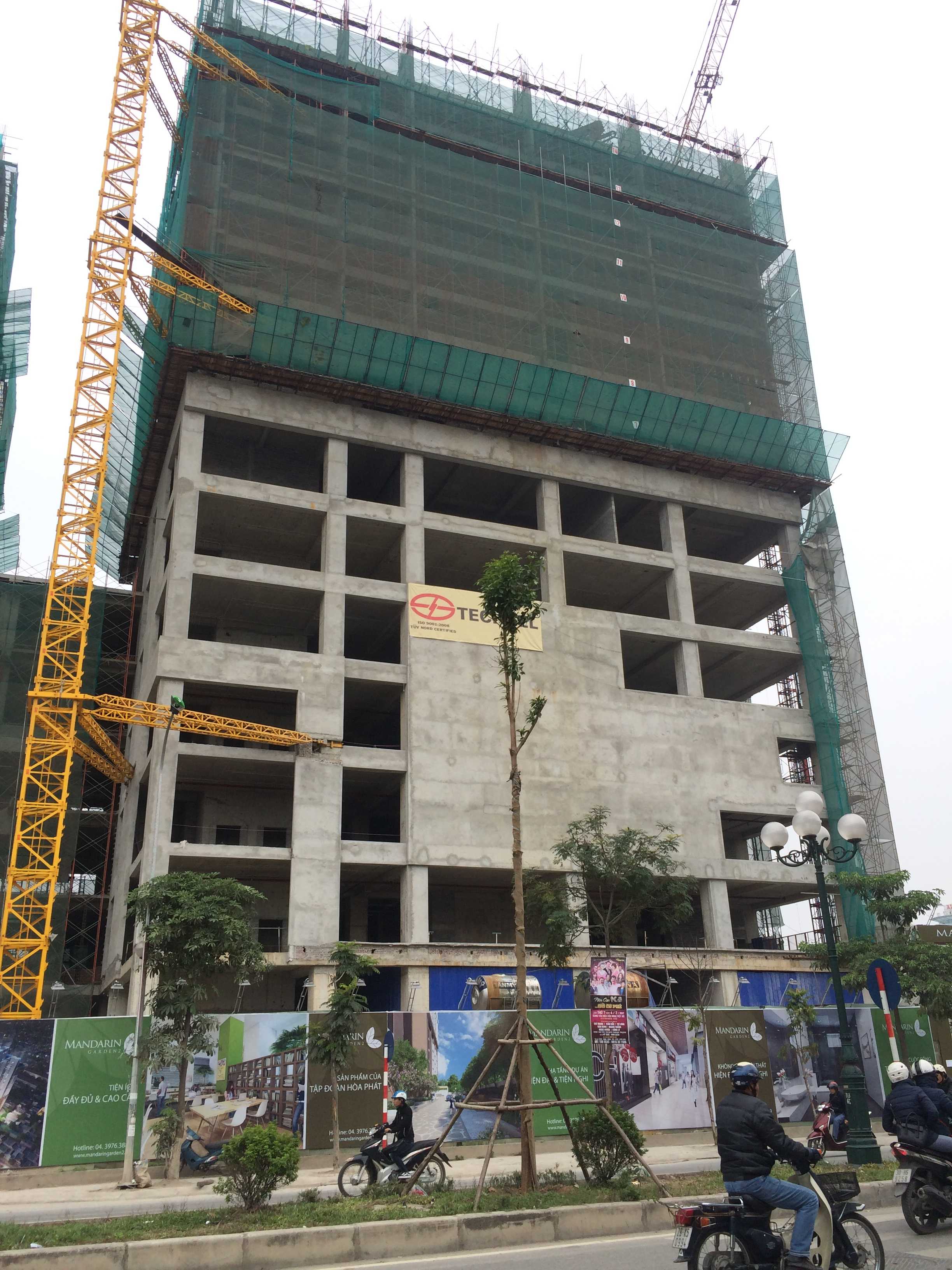 Một tòa xây tới mặt sàn tầng 15, tòa còn lại xây tới mặt sàn tầng 22