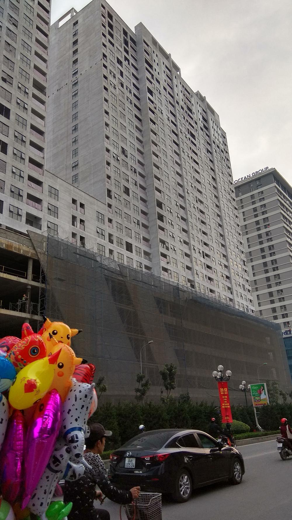 Dự án đã lắp xong cửa sổ và đang sơn